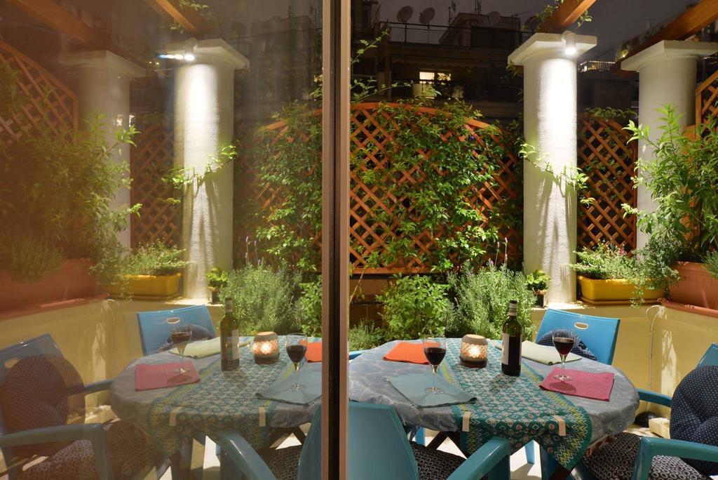 Oasis Veranda Under Columns.Kolonaki Embassy Area. Athens Exterior photo