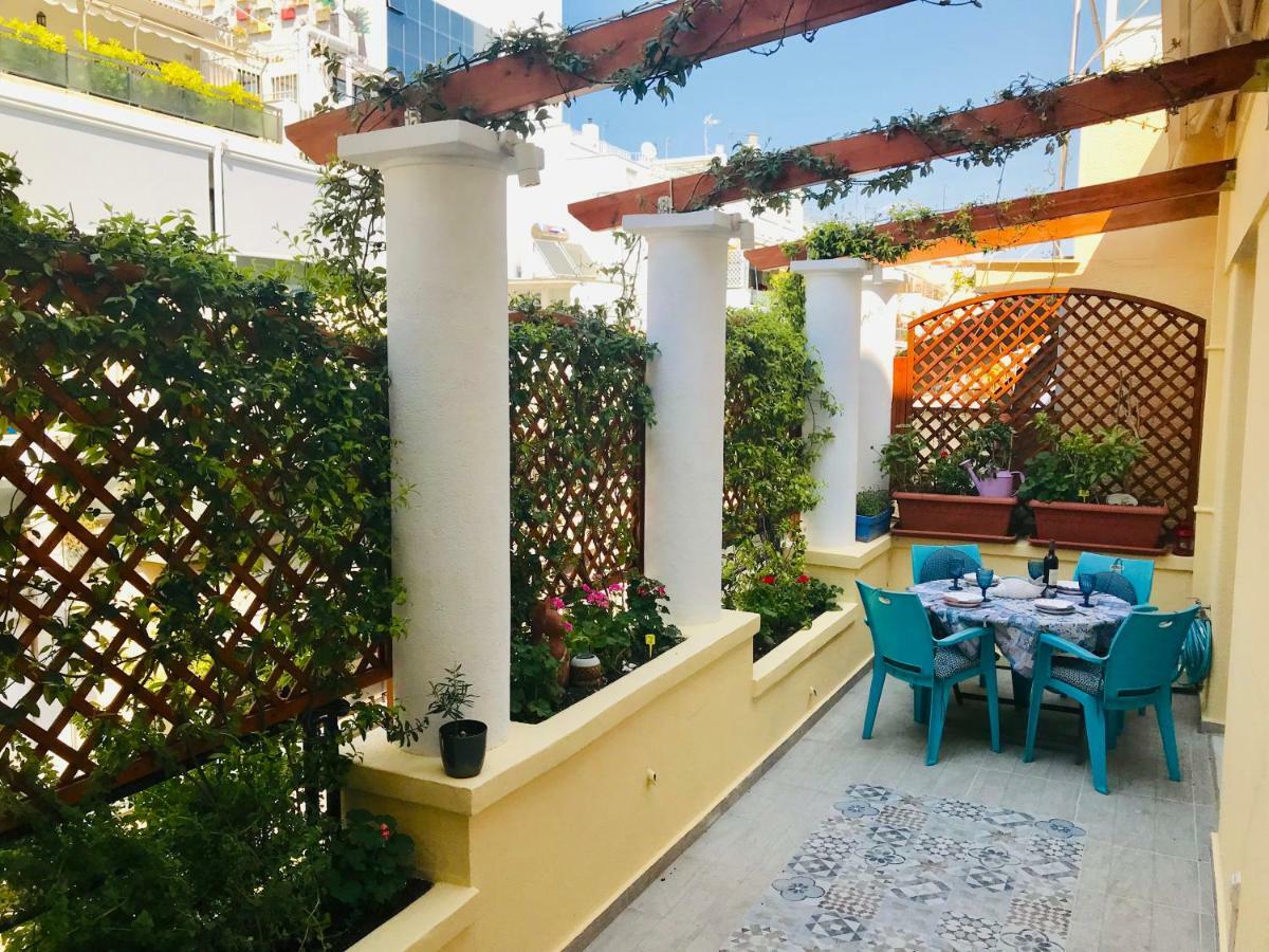 Oasis Veranda Under Columns.Kolonaki Embassy Area. Athens Exterior photo