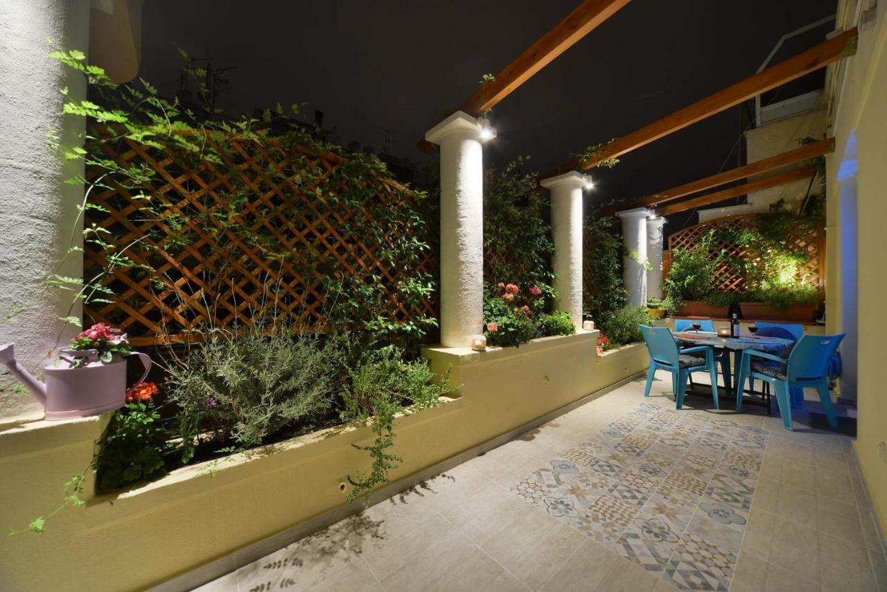 Oasis Veranda Under Columns.Kolonaki Embassy Area. Athens Exterior photo